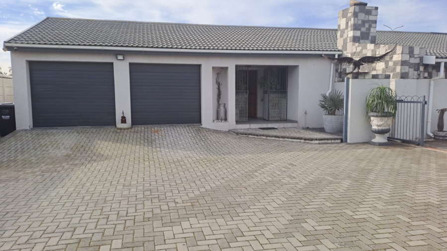 3 Bedroom Property for Sale in Loucharmante Western Cape